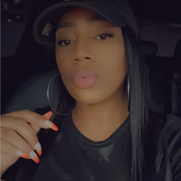 Meet your Posher, Whitney - Picture 1 of 1